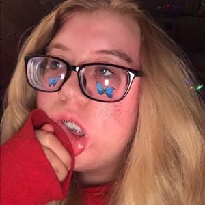 Meet your Posher, Elise